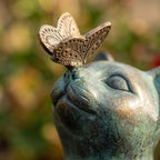 Katzenstatue mit Schmetterling Gartenfigur 20cm Außendekoration Rasenverzierung Tierskulptur