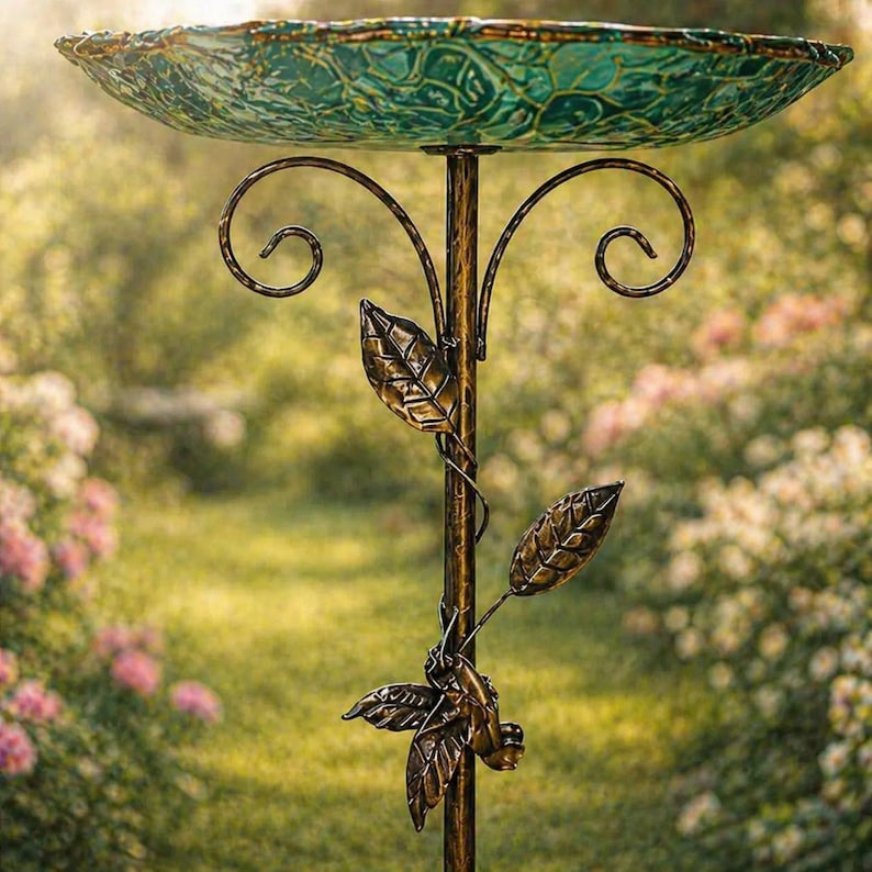 Rustikale Metall Vogeltränke & Futterhäuschen, 77 cm, Blatt-inspirierte Schale, Grün/Bronze, für Außen