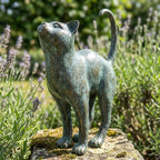 Bronze Katzenskulptur im Vintage-Stil mit Verdigris-Finish, Feline Kunst Statue, Antiker Look, Katzenverzierung, Tierkunst, Sammlerfigur