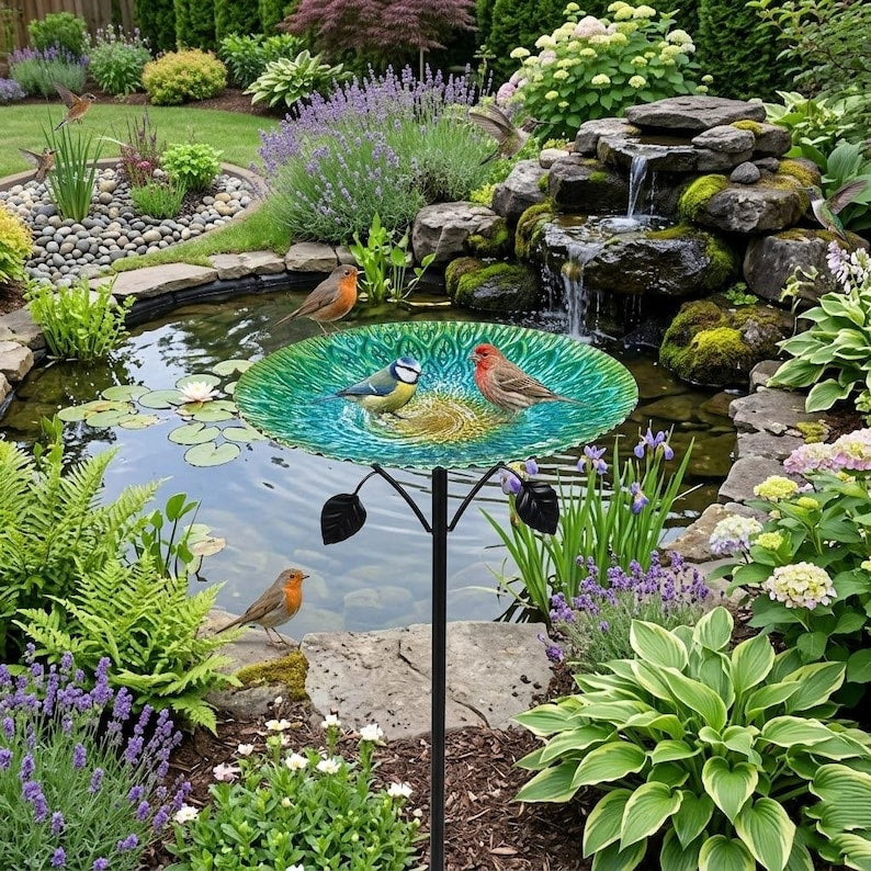 Rostfreier Eisen-Vogeltränkenfutterpfahl mit Blumendekor, multifunktionale Outdoor-Gartenverzierung für Wildvögel