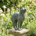 Bronze Katzenskulptur im Vintage-Stil mit Verdigris-Finish, Feline Kunst Statue, Antiker Look, Katzenverzierung, Tierkunst, Sammlerfigur