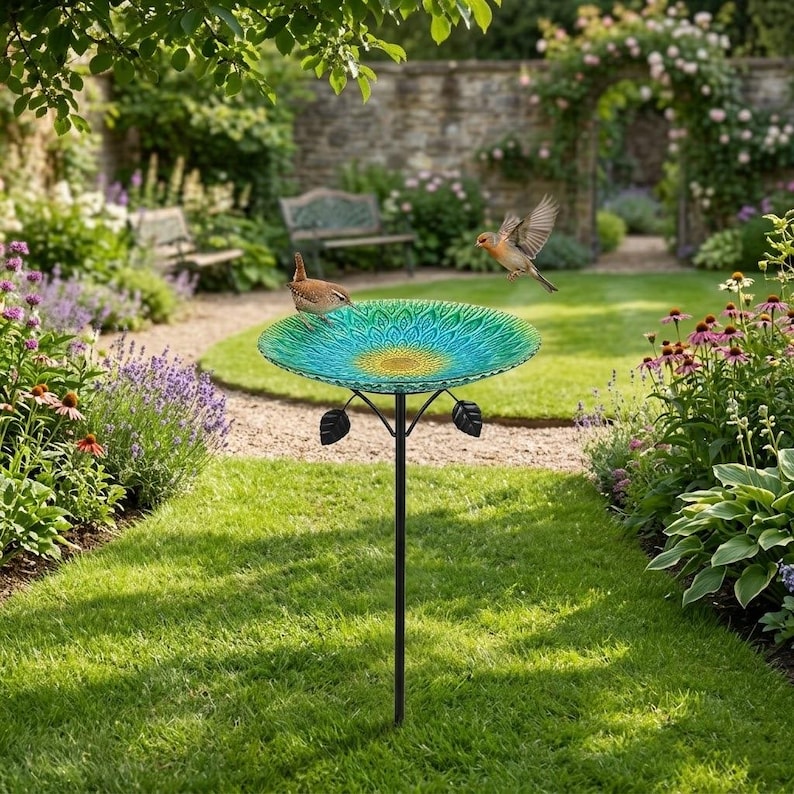 Rostfreier Eisen-Vogeltränkenfutterpfahl mit Blumendekor, multifunktionale Outdoor-Gartenverzierung für Wildvögel