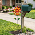 Bunt geschichteter Metall Daisy Wind Spinner Einsatz, windbetriebene Eisenblumen Yard Dekoration, Cottage und Sukkulenten Gartendekor