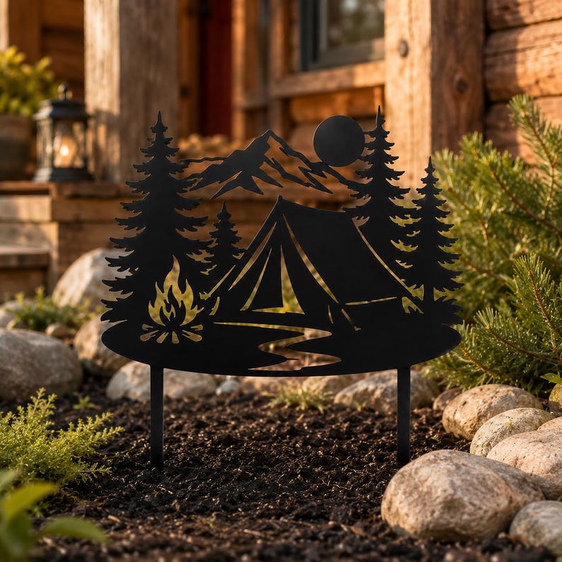 Camping Szene Gartenpfahl, Bergzelt Hof Kunst, rustikale Hütte Rasen Dekor, Outdoor Abenteuer Geschenk