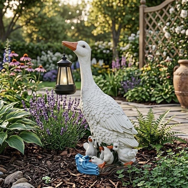 Solarbetriebene Gänse-Gartenfigur mit Laterne, 37 cm, beleuchtete Entenfamilien-Skulptur für Außenbereich, Landhaus-Gartendekoration